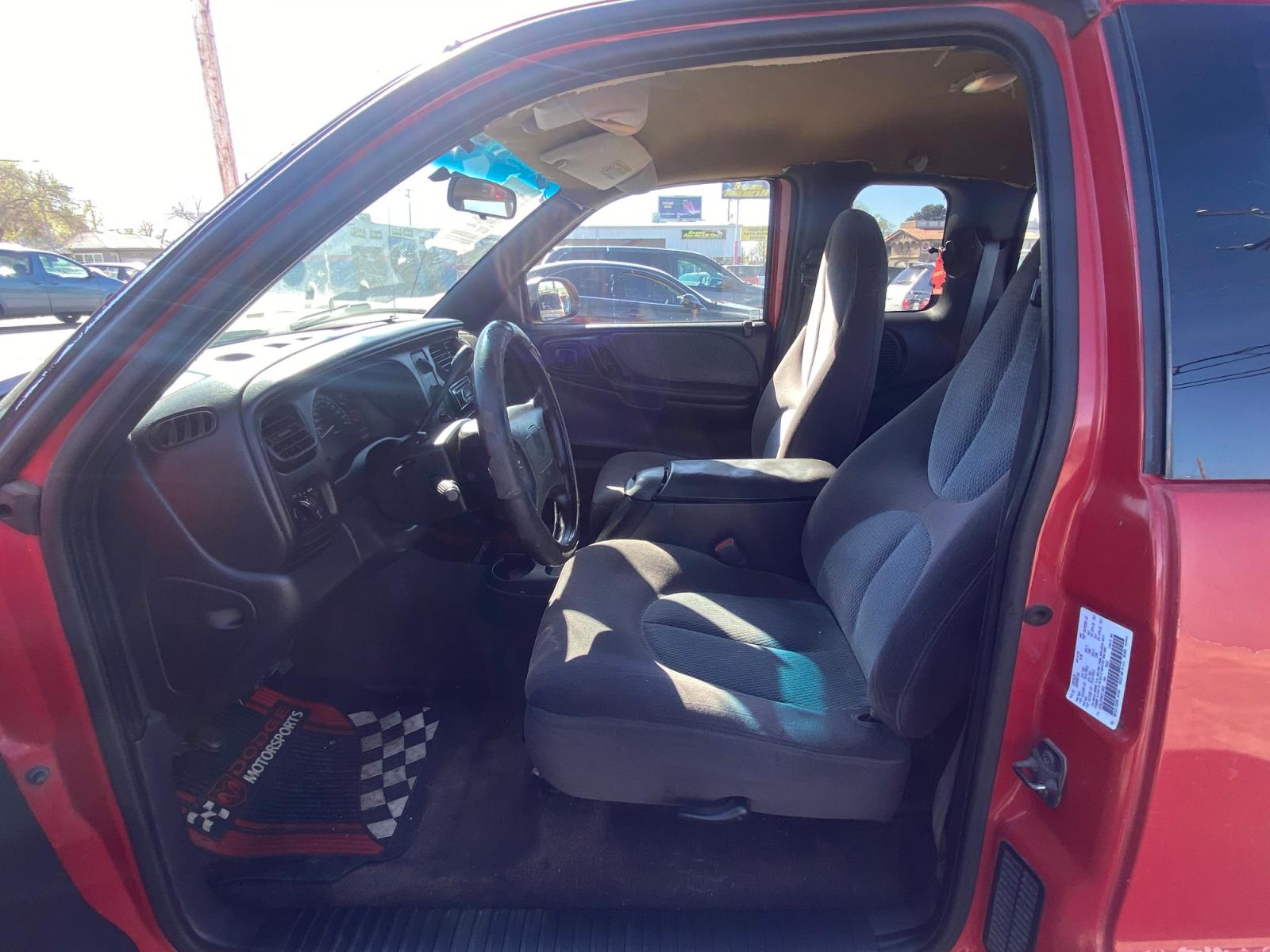 1999 Dodge Dakota Club Cab 2WD (1B7GL22Y0XS) with an 5.2L V8 OHV 16V engine, located at 44356 Date Ave., Lancaster, CA, 93534, (661) 945-6555, 34.688919, -118.139374 - Photo #4